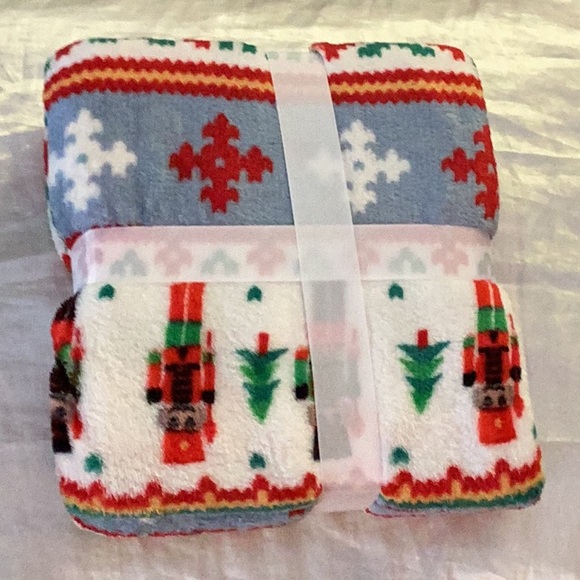 🎄NWT Holiday Soft Fun Oversized Plush Throw 
Brand New With Tags 50 “ X 60 “ 🎄 - Picture 2 of 8